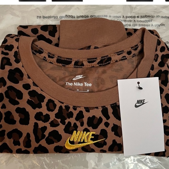Nike Long Sleeve Futura Tee Medium - Picture 2 of 2